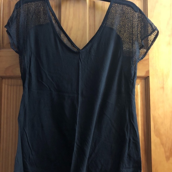 Dresses and shirts - Picture 3 of 8